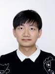 穿衬衫的男孩描述已自动生成